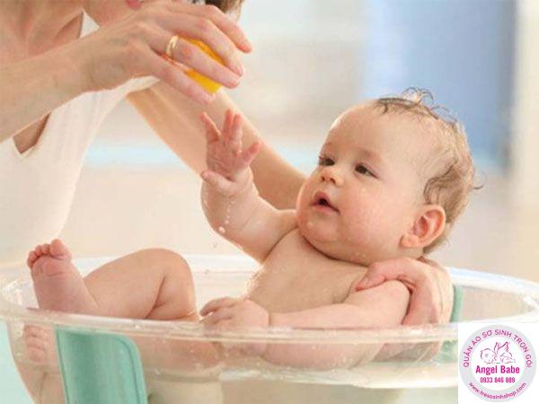 Lợi Ích Khi Chọn Dịch Vụ Tắm Bé Huyện Bình Chánh Tại Angel Babe